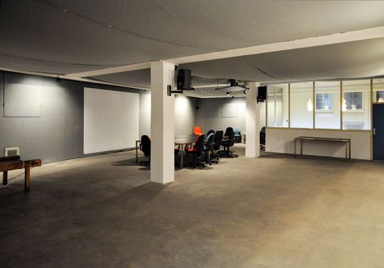 Schöner Kellerraum als Lager, Studio oder Showroom